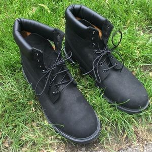 TIMBERLANDS!! Black boots size 14